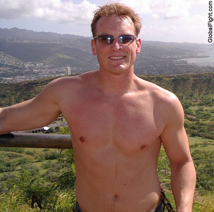 muscular jock seeks outdoor buddy buddies