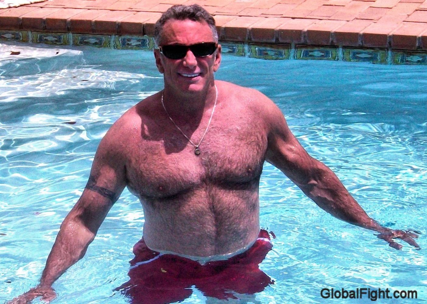 musclebear webcam daddy swimming